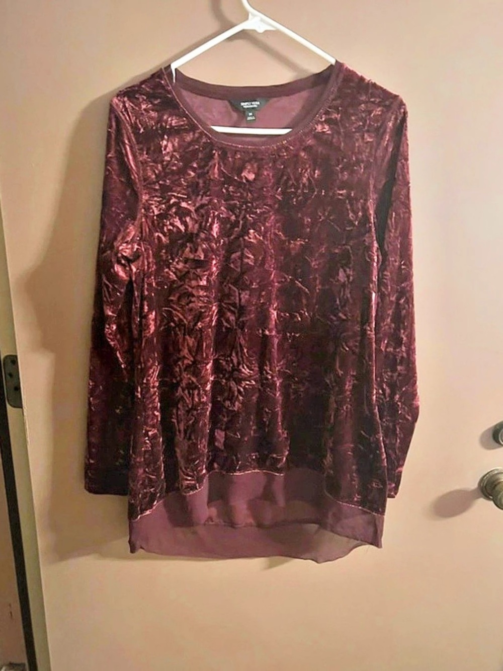 Simply Vera Wang Crushed Velvet Long Sleeve Top in Purple Size Medium LikeNew
